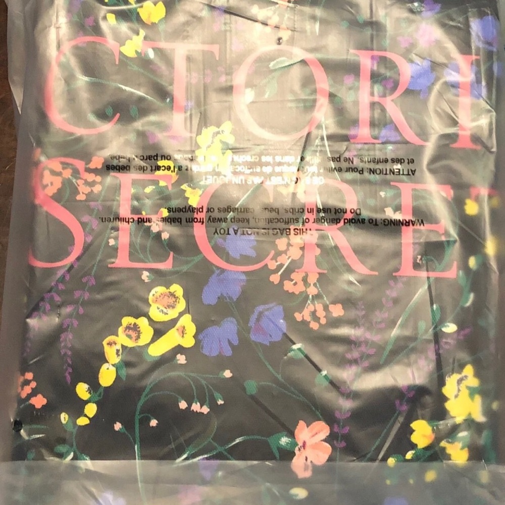 ❌❌SOLD❌❌🆕NWT VICTORIA SECRET LARGE FLORAL TOTE - Picture 5 of 5